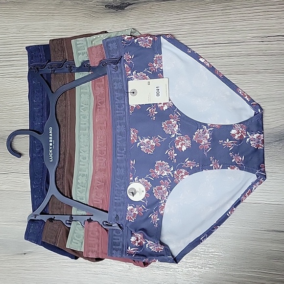 LUCKY BRAND HIPSTERS. - Picture 1 of 8